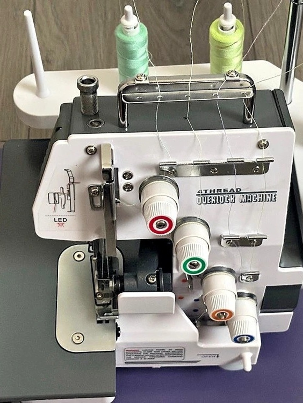 4 Thread Overlock Machine Serger Sewing Machine - Picture 3 of 11